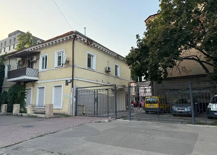 в центре на малой арнаутской