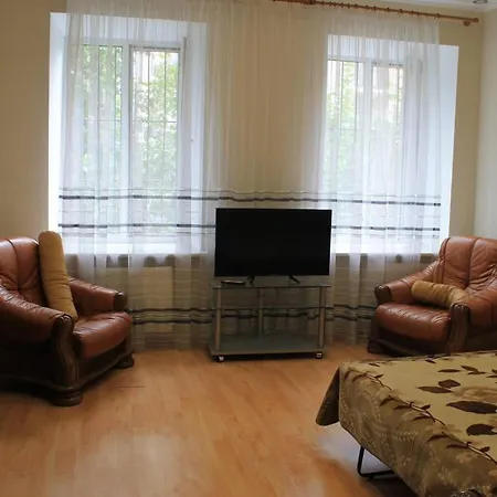 в центре на малой арнаутской