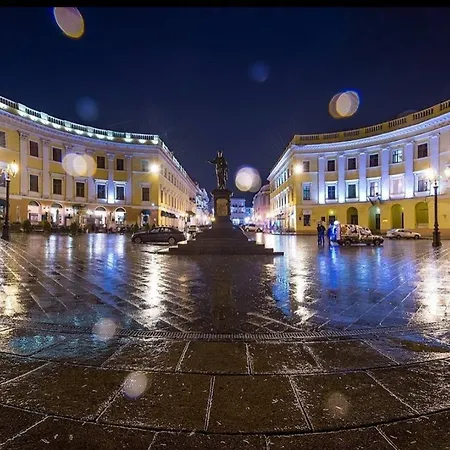 в центре на малой арнаутской Apartment *